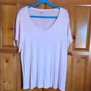 EUC Evri modern tee